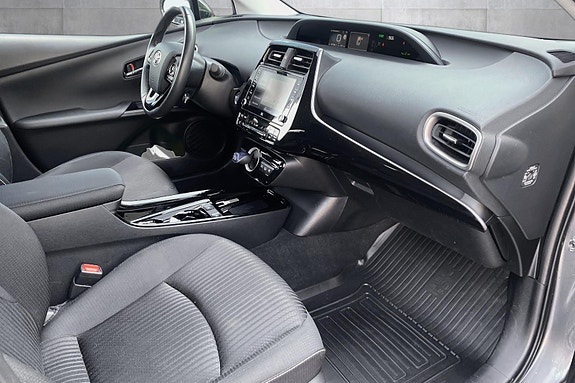 Toyota Prius Plug-in Hybrid 15 of 20