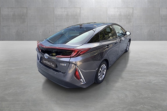 Toyota Prius Plug-in Hybrid 5 of 20