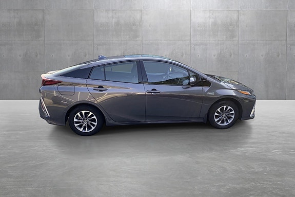 Toyota Prius Plug-in Hybrid 6 of 20