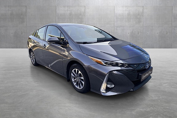Toyota Prius Plug-in Hybrid 7 of 20