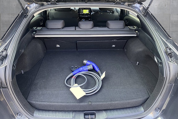 Toyota Prius Plug-in Hybrid 19 of 20