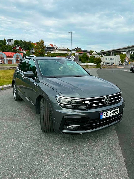 Volkswagen Tiguan 2 of 26