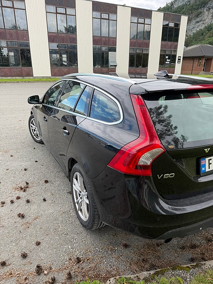 Volvo V60 7 of 14