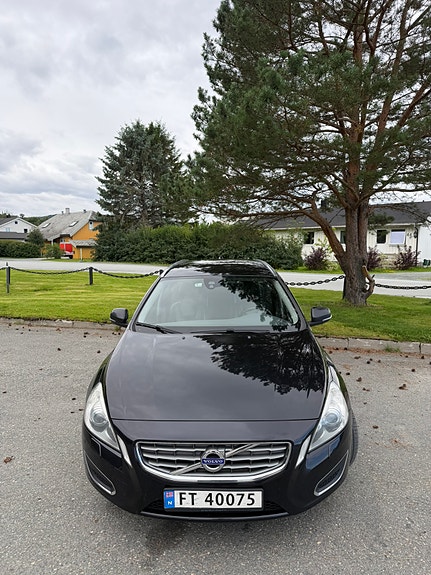 Volvo V60 2 of 14