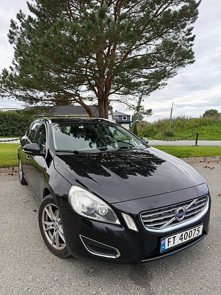 Volvo V60 3 of 14