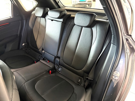 BMW 225xe 14 of 16