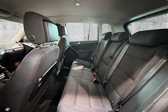 Volkswagen Tiguan 24 of 27