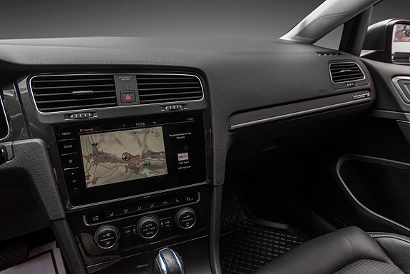 Volkswagen e-Golf VII 11 of 25