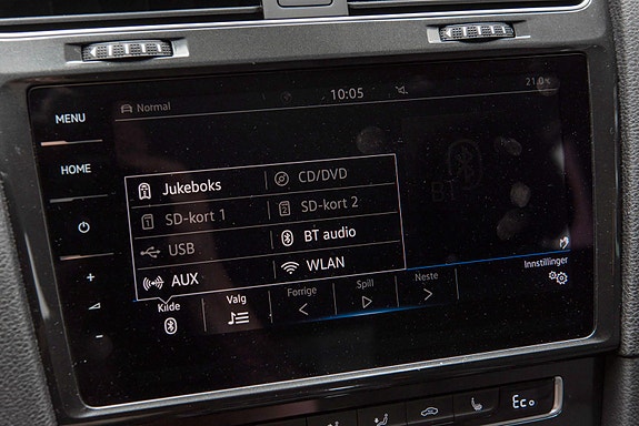 Volkswagen e-Golf VII 18 of 25