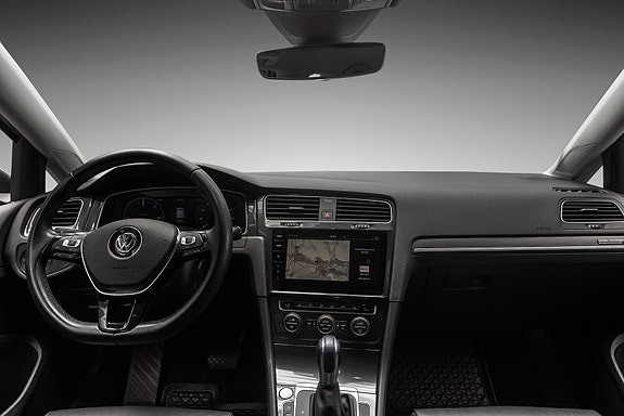Volkswagen e-Golf VII 13 of 25