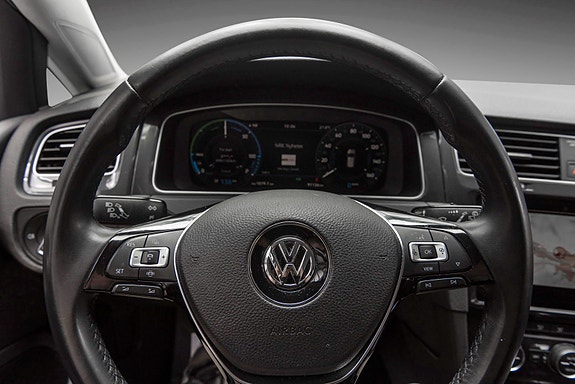 Volkswagen e-Golf VII 14 of 25