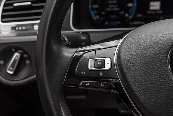 Volkswagen e-Golf VII 15 of 25