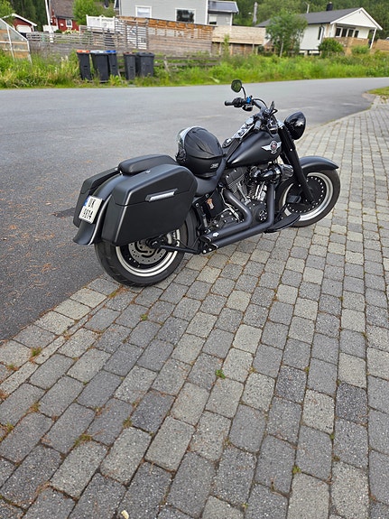 Harley-Davidson FLSTFB Fat Boy Special 2 of 4
