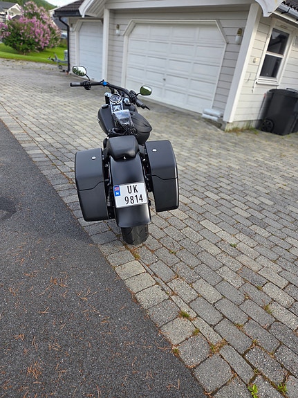 Harley-Davidson FLSTFB Fat Boy Special 3 of 4