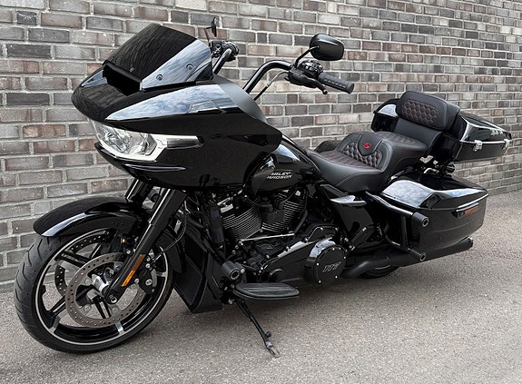Harley-Davidson FLTRX Road Glide 15 of 17