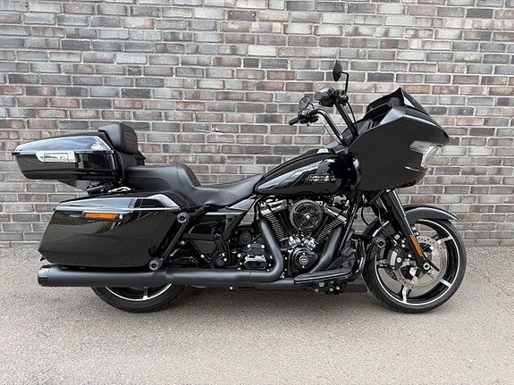Harley-Davidson FLTRX Road Glide 17 of 17