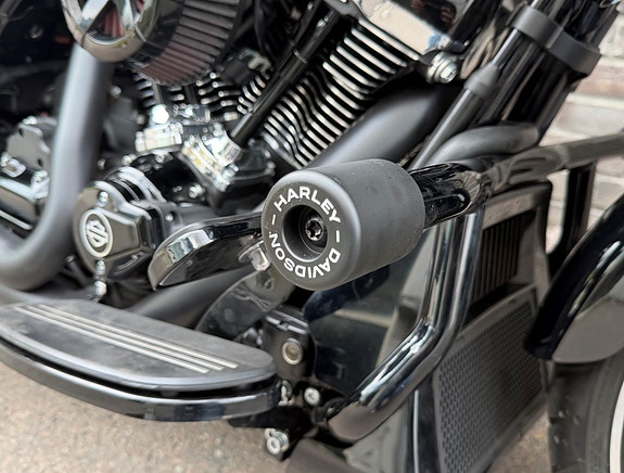 Harley-Davidson FLTRX Road Glide 10 of 17