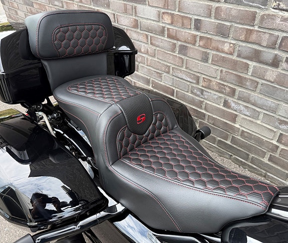 Harley-Davidson FLTRX Road Glide 6 of 17