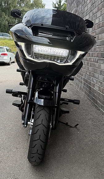 Harley-Davidson FLTRX Road Glide 12 of 17