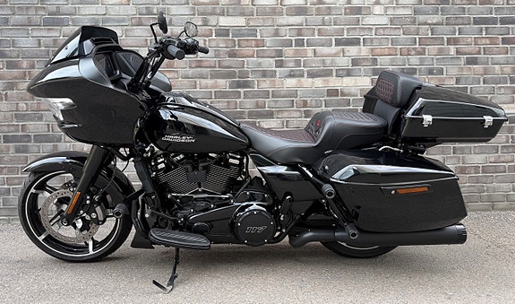 Harley-Davidson FLTRX Road Glide 14 of 17