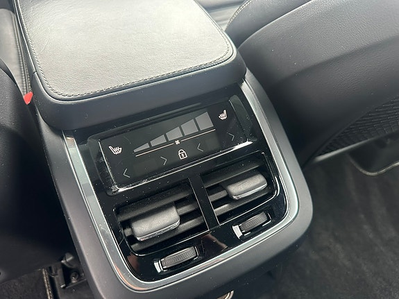 Volvo XC90 4 of 30