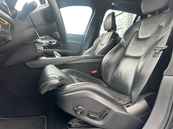 Volvo XC90 30 of 30