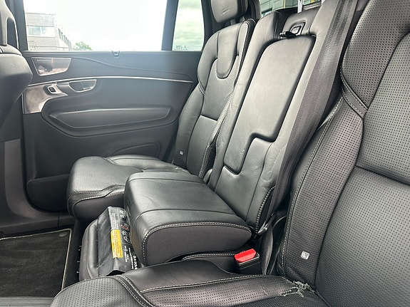 Volvo XC90 3 of 30