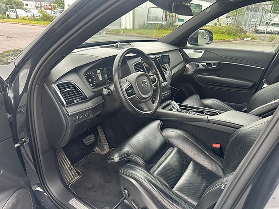 Volvo XC90 13 of 30