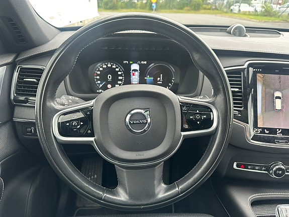 Volvo XC90 16 of 30