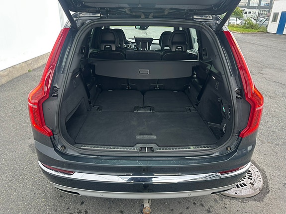 Volvo XC90 10 of 30