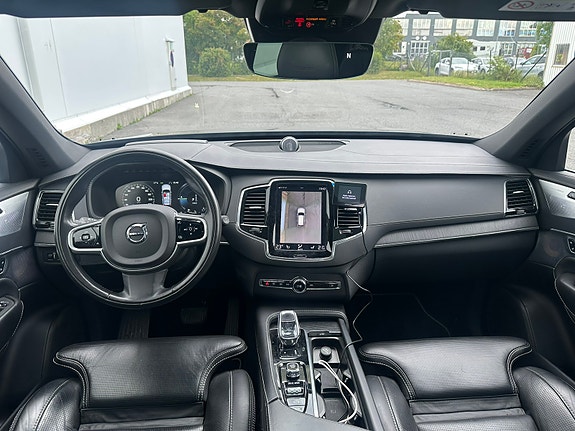 Volvo XC90 15 of 30