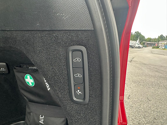 Volvo XC90 11 of 30