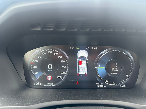 Volvo XC90 17 of 30