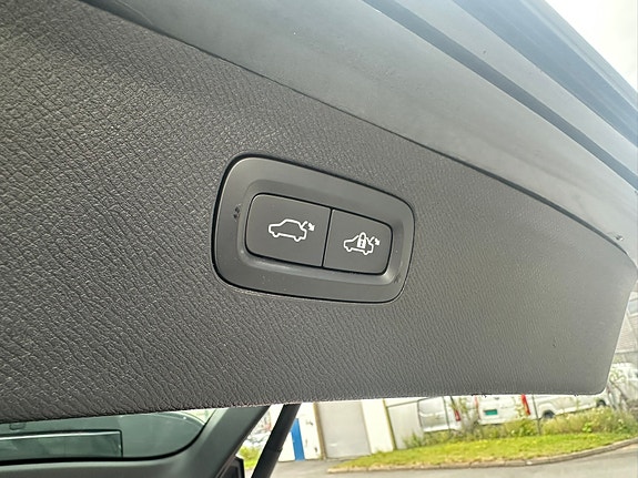 Volvo XC90 12 of 30