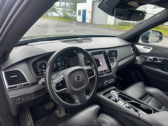 Volvo XC90 14 of 30