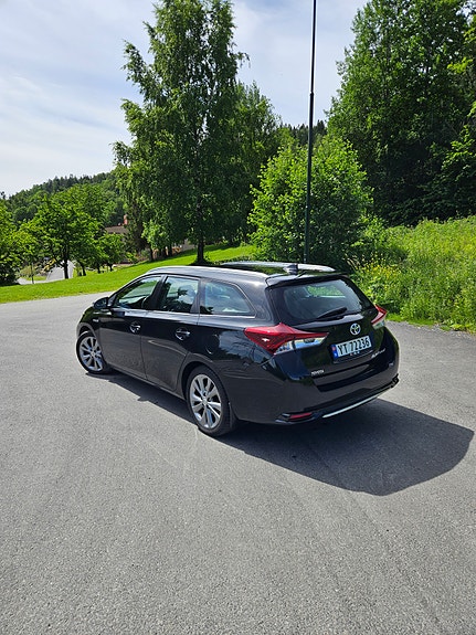 Toyota Auris 7 of 21