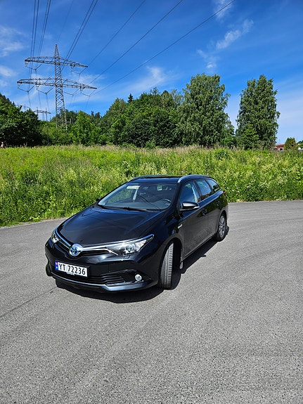 Toyota Auris 2 of 21