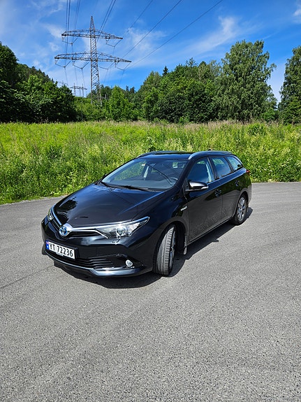 Toyota Auris 8 of 21
