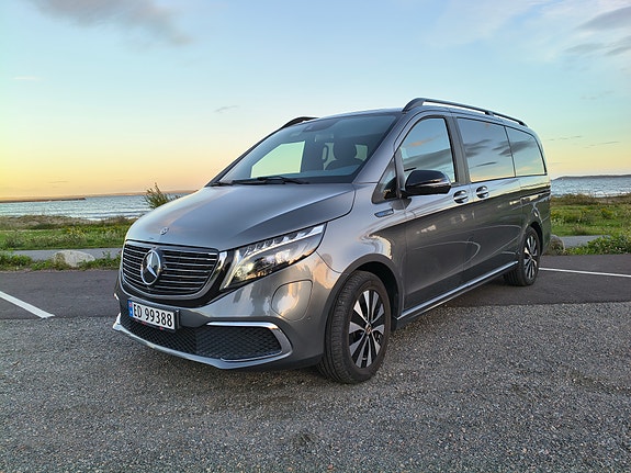 Mercedes-Benz EQV300 3 of 30