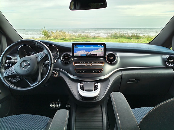 Mercedes-Benz EQV300 29 of 30