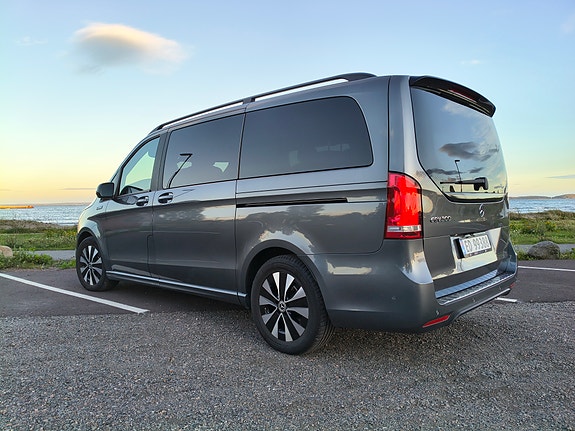 Mercedes-Benz EQV300 2 of 30