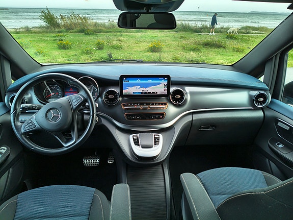 Mercedes-Benz EQV300 27 of 30