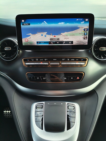 Mercedes-Benz EQV300 28 of 30