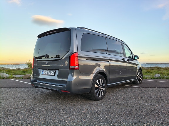 Mercedes-Benz EQV300 4 of 30