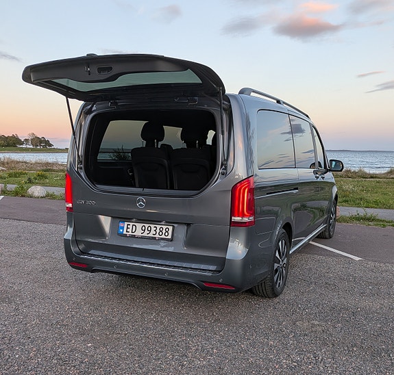Mercedes-Benz EQV300 12 of 30