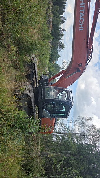 Hitachi 250 lc 2 of 30