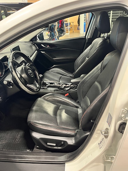 Mazda 3 6 of 9