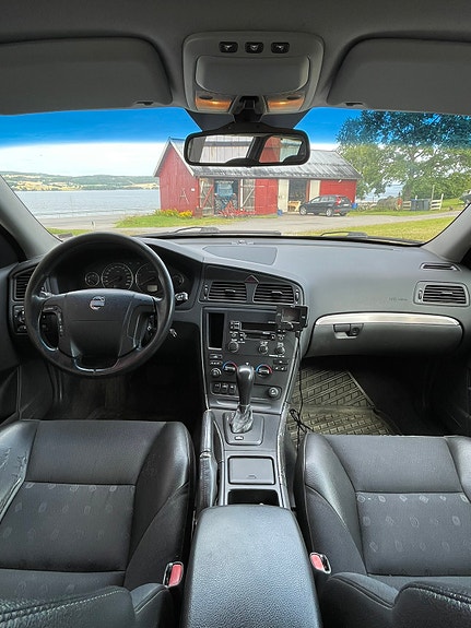 Volvo V70 10 of 16