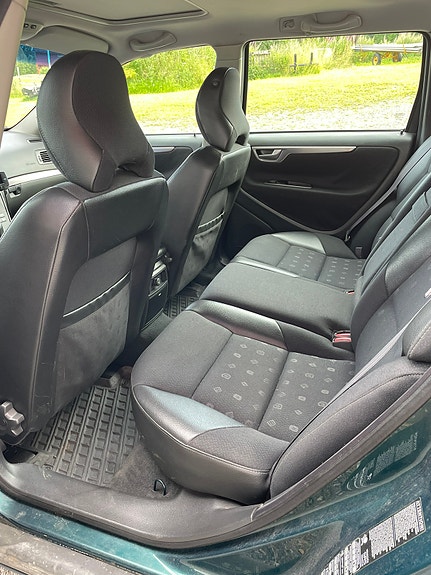 Volvo V70 11 of 16