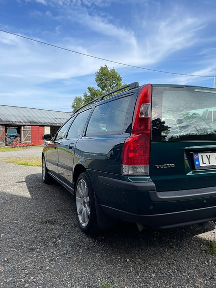 Volvo V70 3 of 16